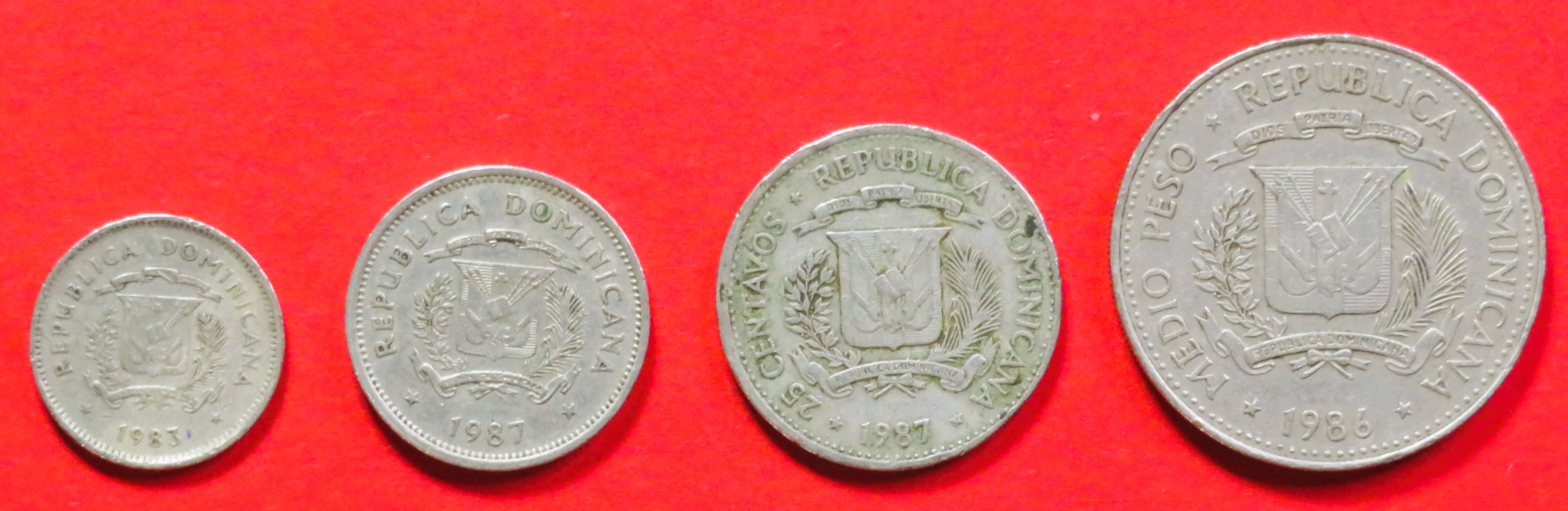 Dominikanische Republik - Set 2: 5/10/25/50 Centavos, 1983-1987, gebraucht (used / ss), # 54-57