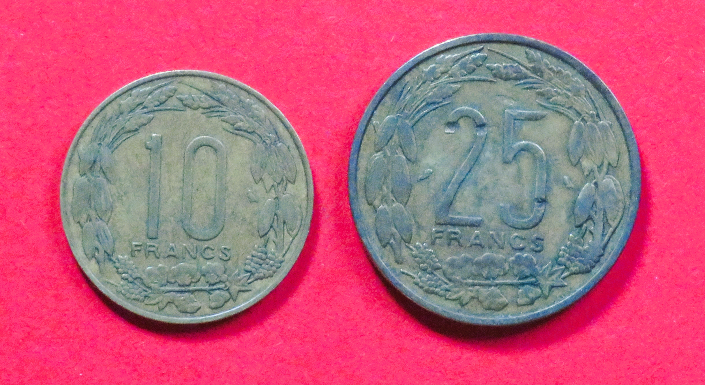 Central African States - Set:  10/25 Francs, 1961/1962, circulated (used / vf), # 13-14