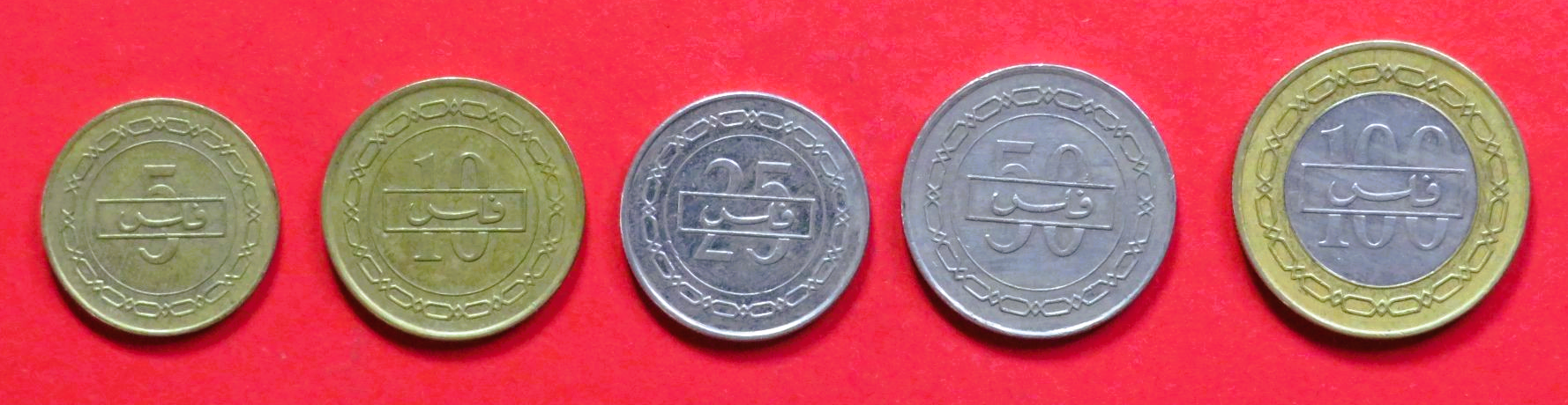Bahrain - Set 3:  5/10/25/50/100 Fils (cursive script), 2002+, circulated (used / ss) "Kingdom of Bahrain"