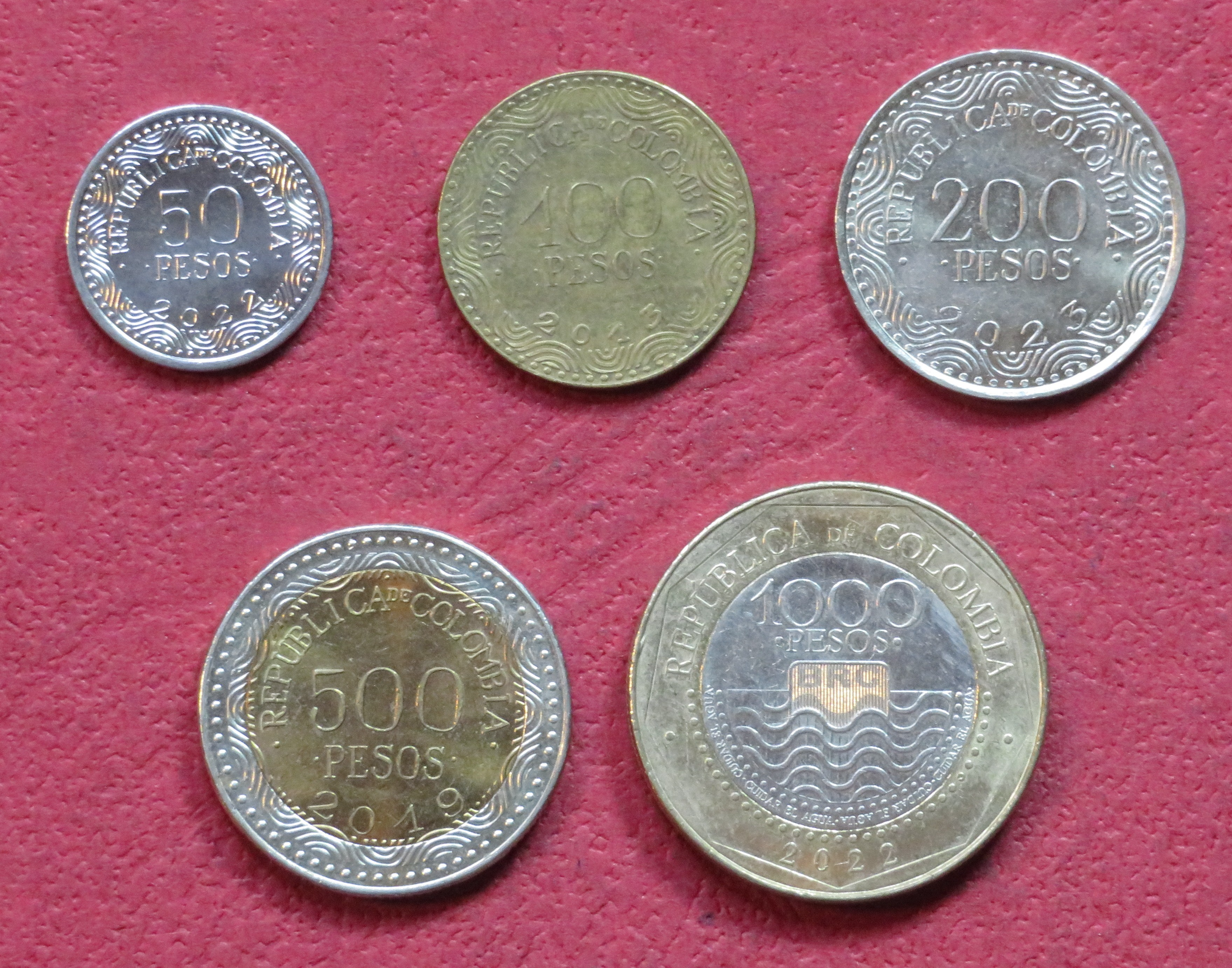 Colombia - Set Nr. 1: set of 5 coins, 50-1.000 Pesos, in use since 2012, USED    