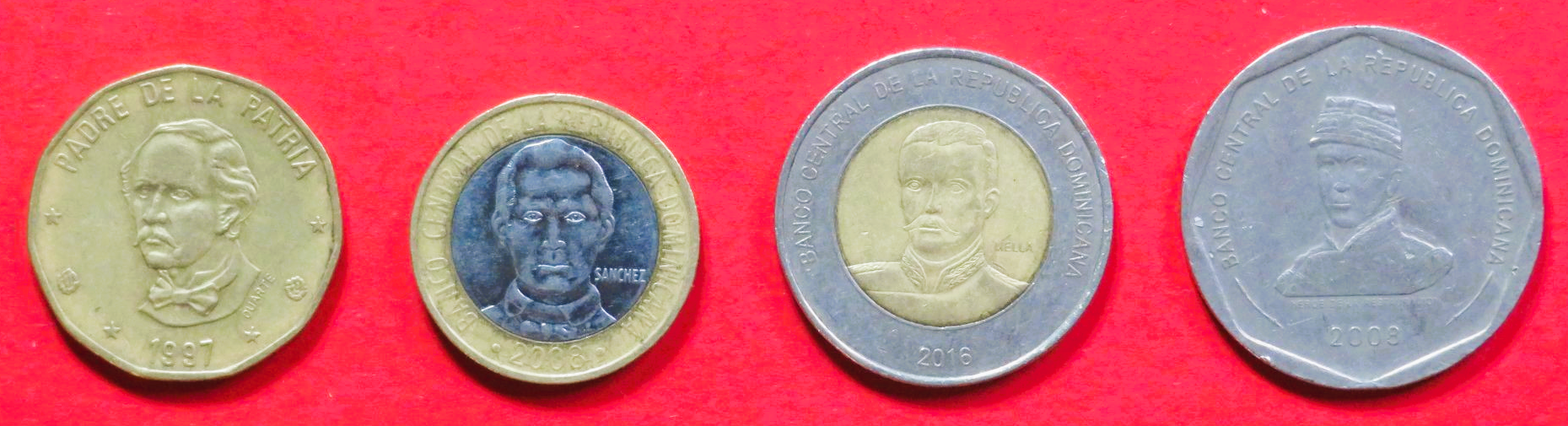 Dominikanische Republik - Set 3: 1/5/10/25 Pesos, 1997+, gebraucht (used / ss+), # 102a/149-151