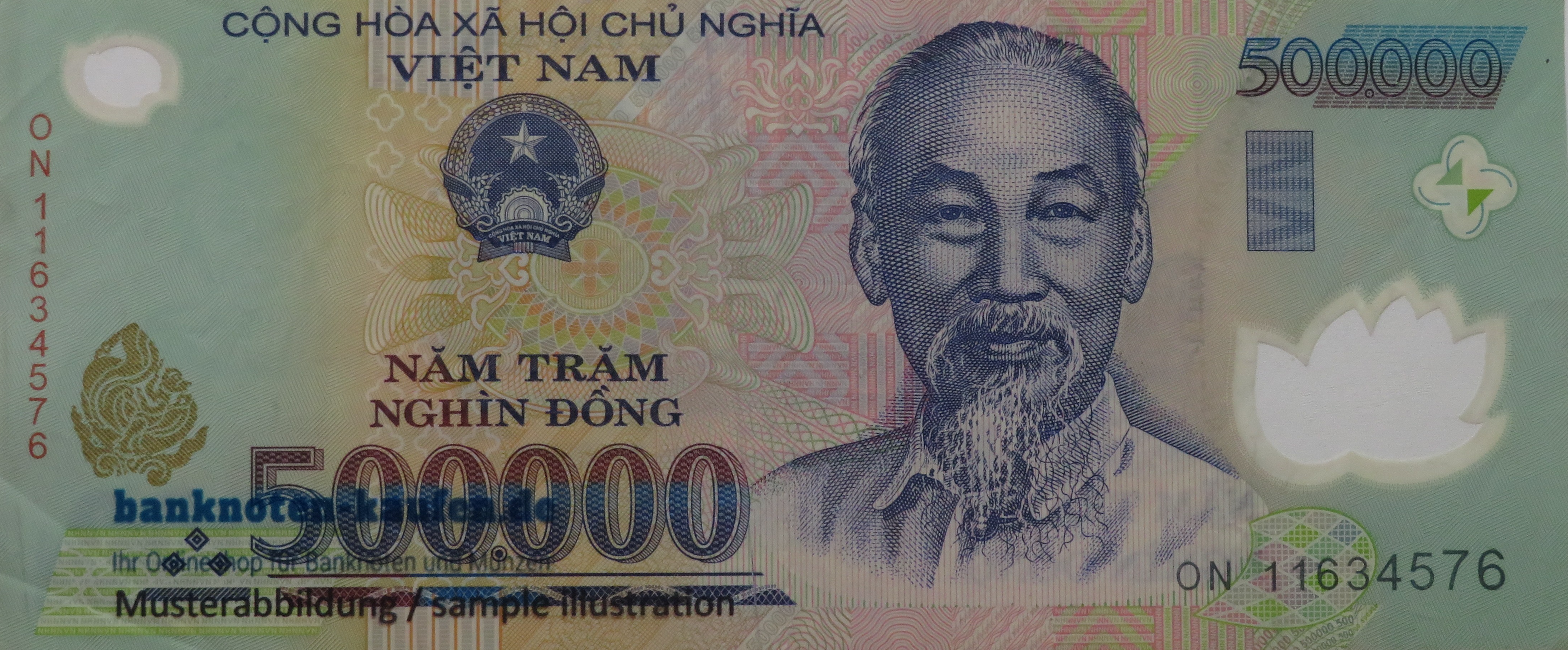 Vietnam, 500.000 Dong, 2011, USED condition in VF, Polymer plastic, P-124h